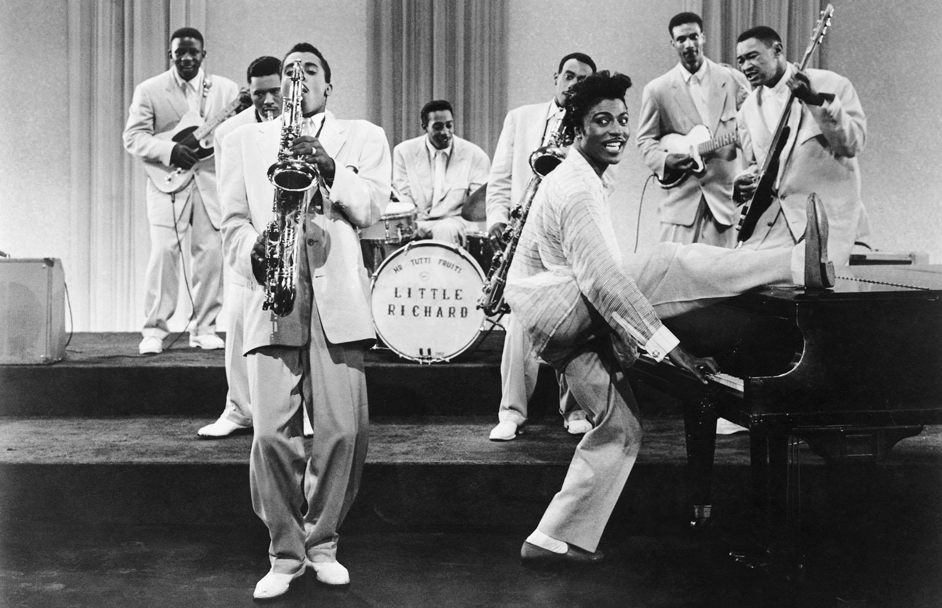 Little Richard with a whole lotta shakin' going on, 1957